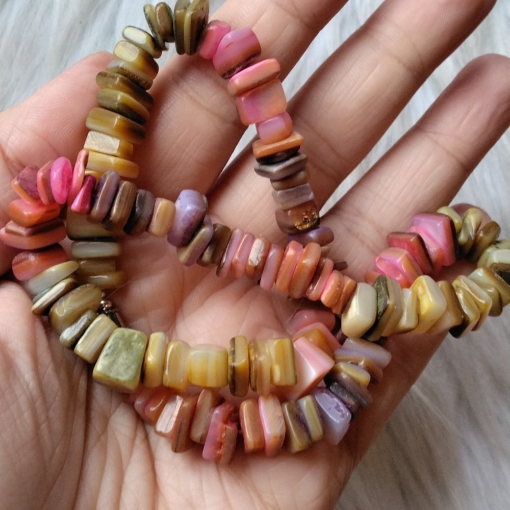 Multicolor Shell Choker Necklace - image 4